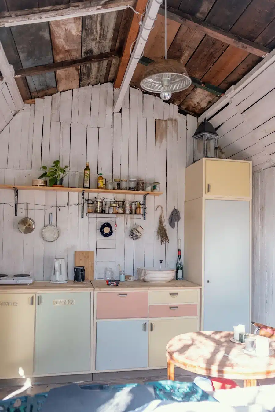 Hoe kan ik mijn blokhut slim inrichten met IKEA-hacks?