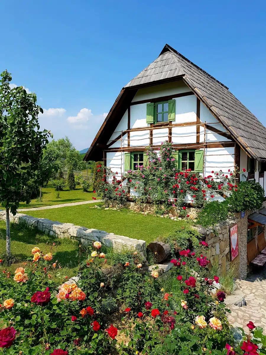 Wat is de beste plek in de tuin voor een tuinhuis?